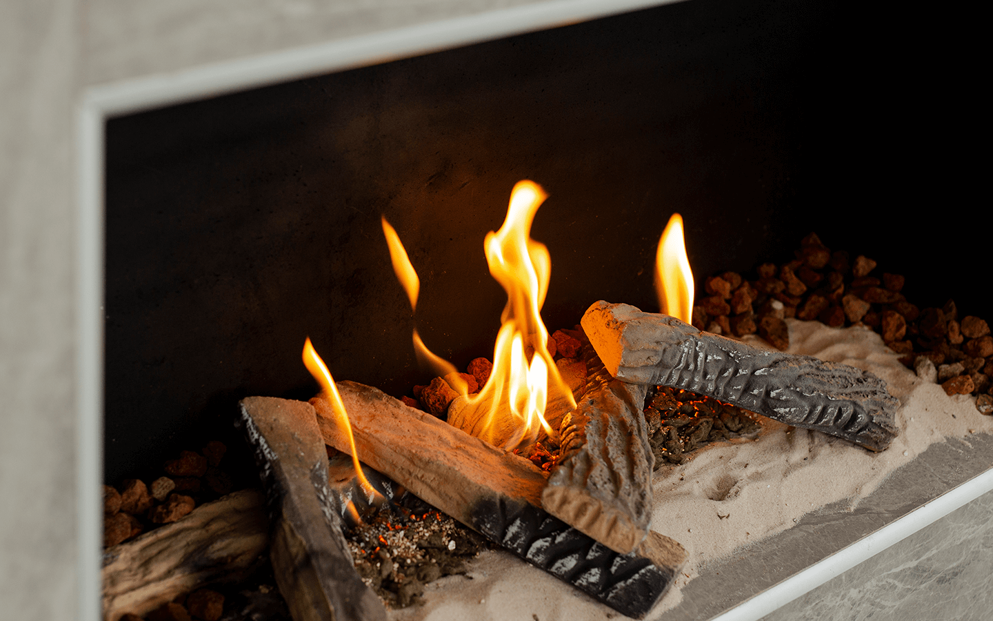 fpcr-indoor-fireplace-closeup